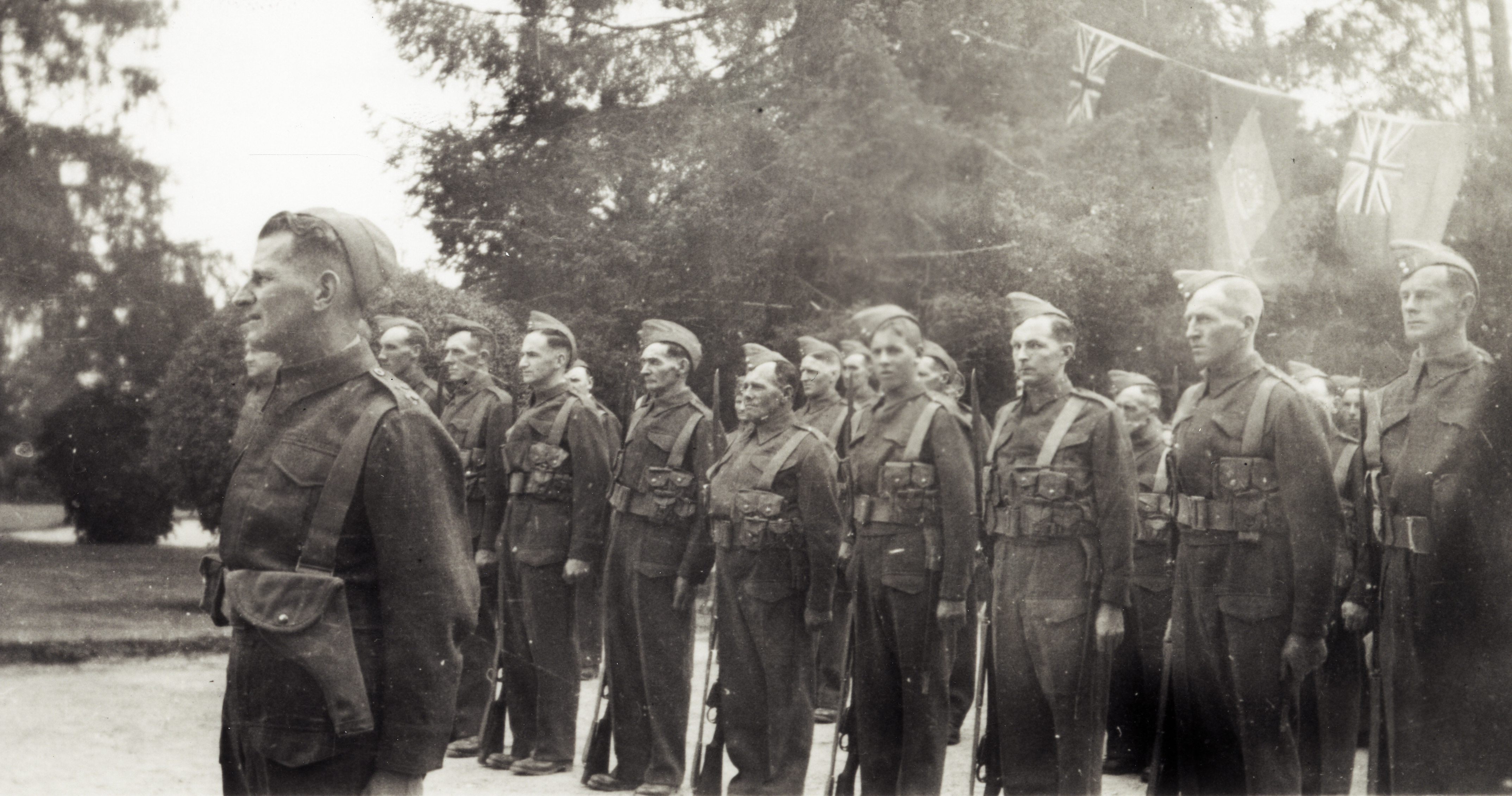 ep2562-queenstown-home-guard-parading-in-queenstown-gardens-jpg.jpg